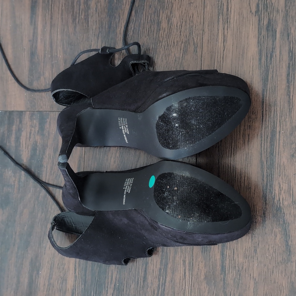 Last Offer Before Donation: Cathy Jean Suede Heels - Picture 4 of 4
